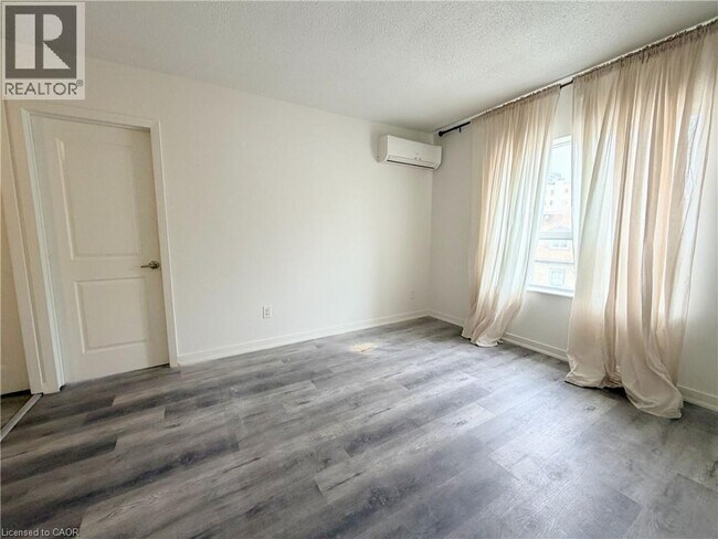 Photo du bâtiment - 120 Charles St