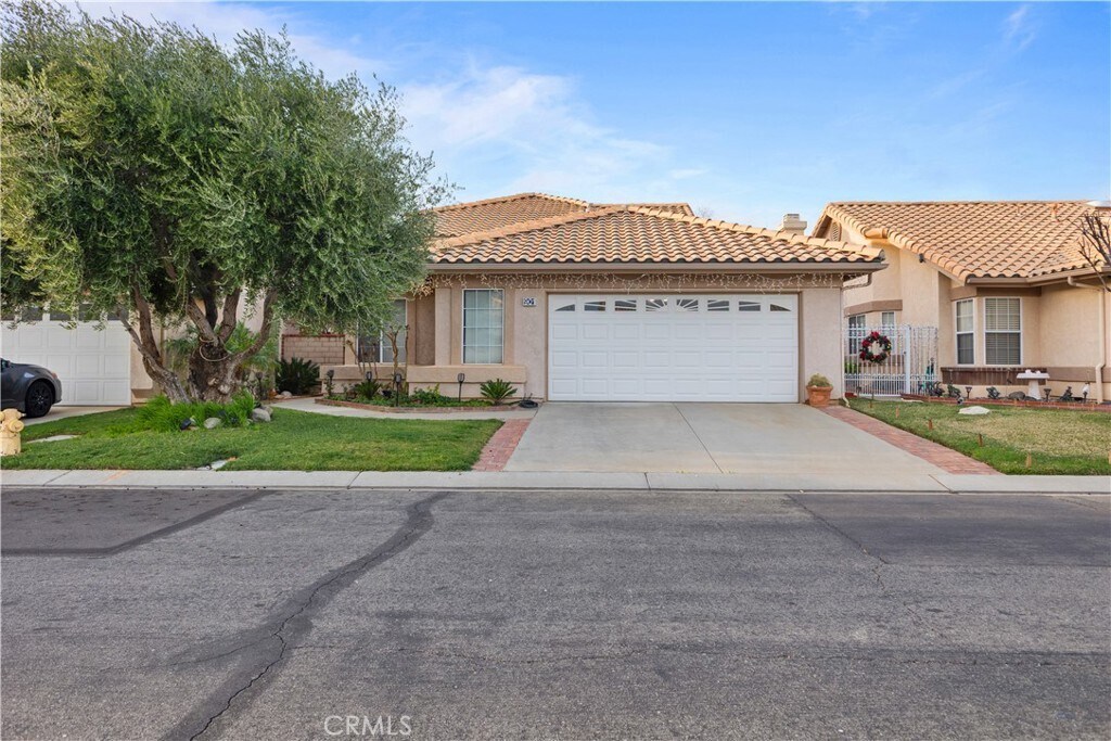 Foto principal - 901 Oakland Hills Dr