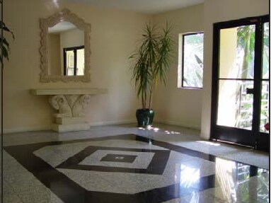 Lobby Photo - 857 S Plymouth Blvd