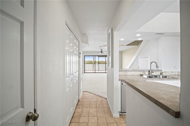 Foto del edificio - 894 Buttonwood Dr
