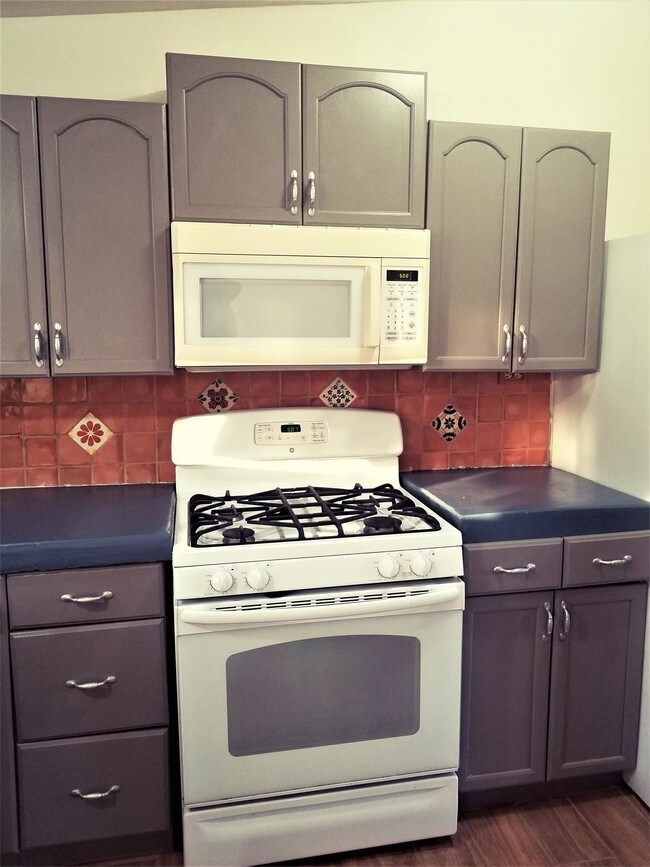 Foto del edificio - 2932 S Enchanted Hills Dr