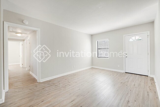 Building Photo - 4025 Loys Dr