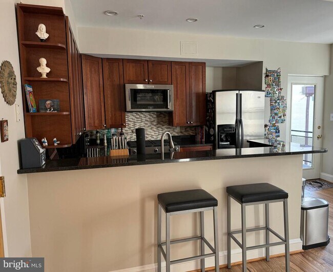 Foto del edificio - 1417 Chapin St NW