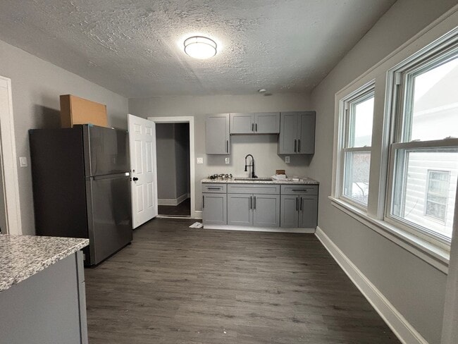 Building Photo - 64th,E.4072