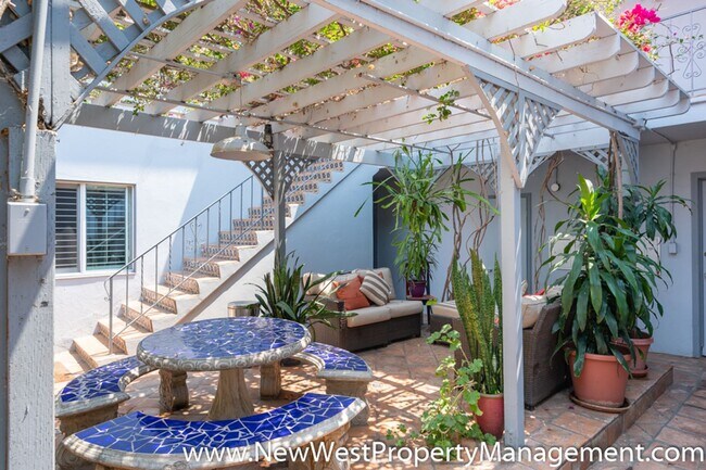 Foto del edificio - Charming Golden Hill 1-Bedroom, Available Now!