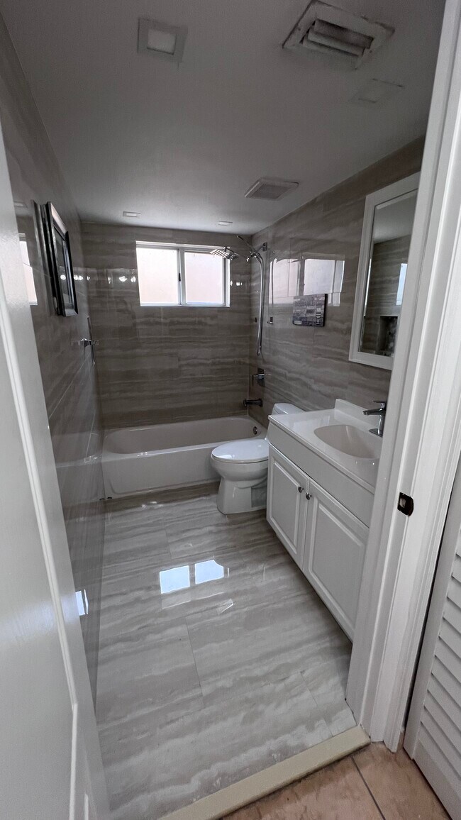 Foto del edificio - 17320 NW 74th Ave