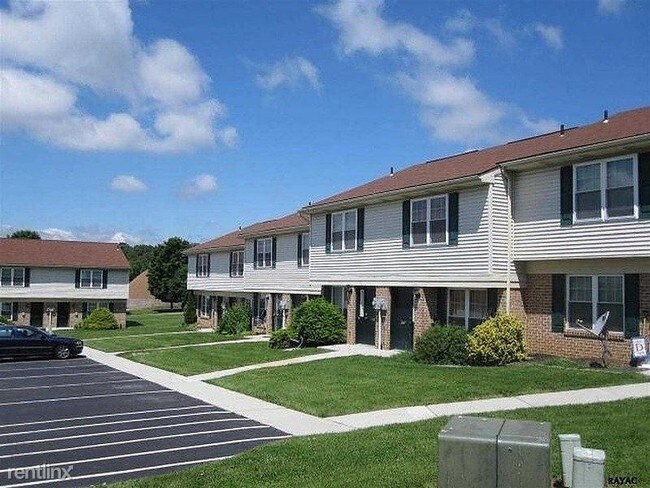Building Photo - 3 br, 1.5 bath Condo - 1643 Long Drive