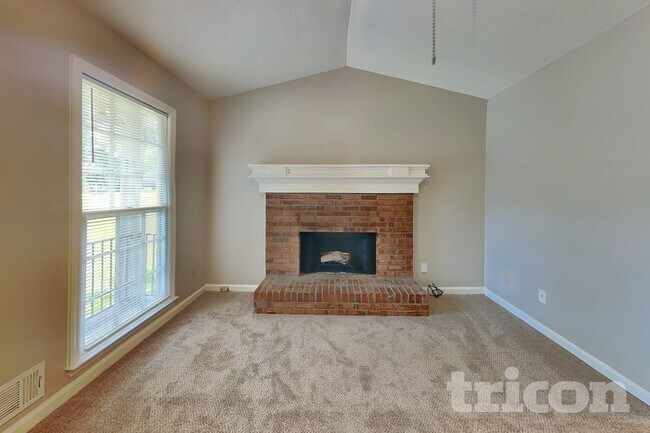 Building Photo - 1202 Holly Hills Dr SW