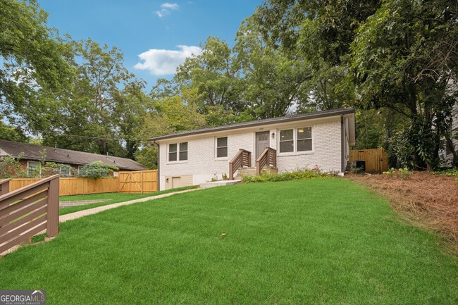 Building Photo - 1335 E Washington Ave