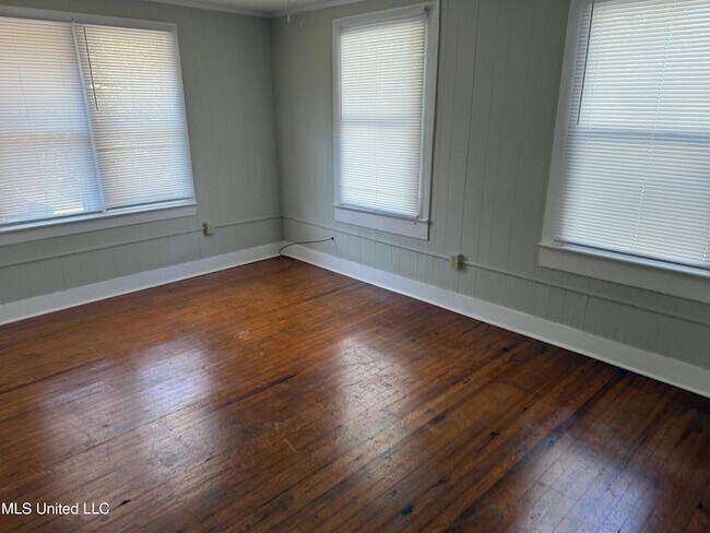 Foto del edificio - 3518 Southward Dr