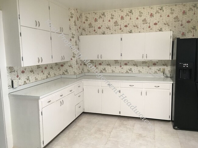 Foto del edificio - 4 Bedroom 2 Bath Farm House for Rent