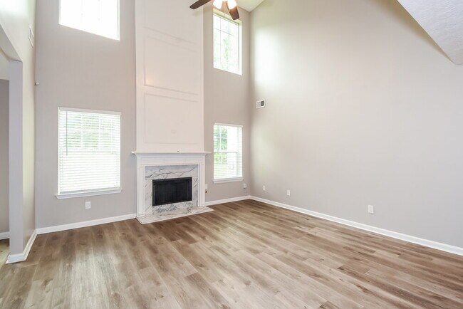 Building Photo - 8132 Valley Ridge Dr