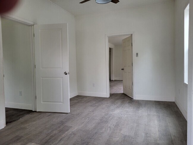Building Photo - 1131 Leal St