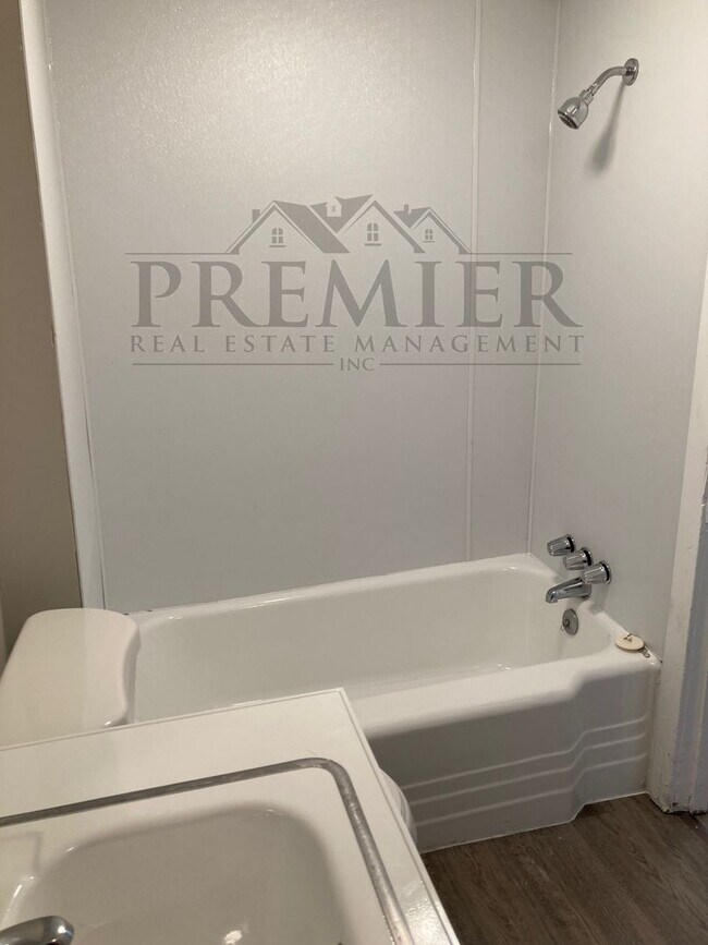Building Photo - 3 bd/1 ba + BONUS ROOM! $200 OFF LOOK and ...
