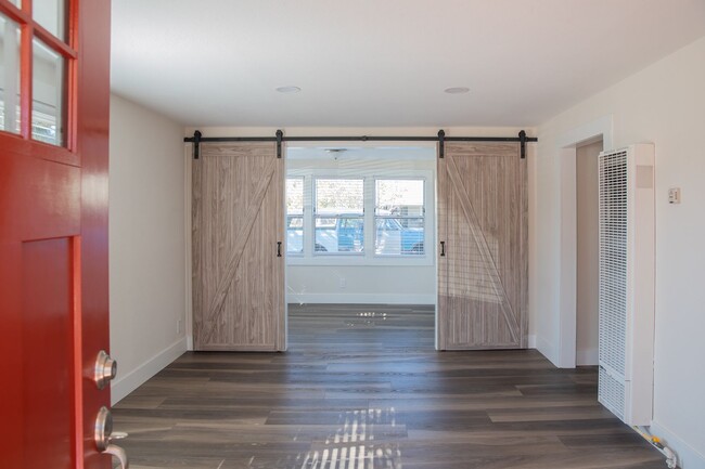 Building Photo - Refinished 3 Bedroom Seaside Cutie