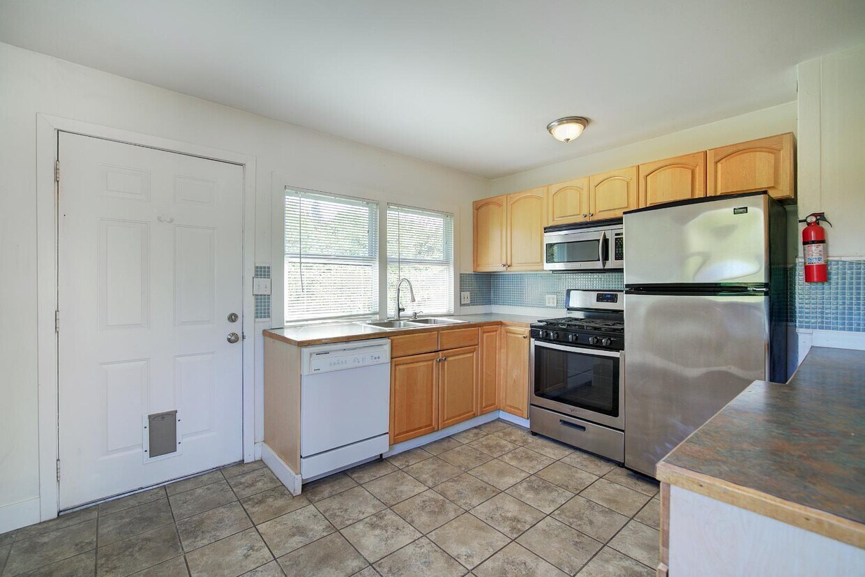 Foto principal - 2410 SW Brandon St