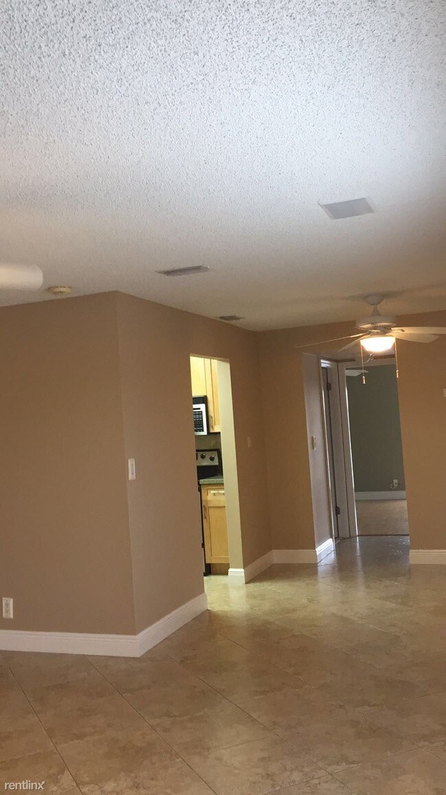 Building Photo - 1 br, 1 bath  - 1100 Crystal Lake Dr Apt 216