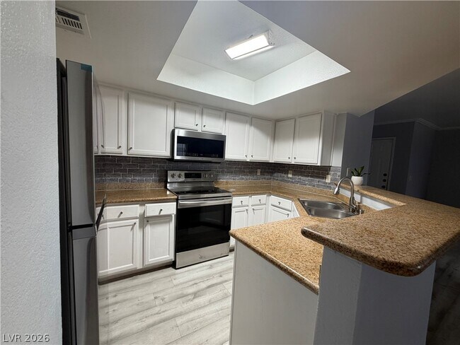 Foto del edificio - 8600 W Charleston Blvd