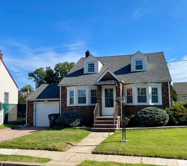 Building Photo - 326 Desota Ave