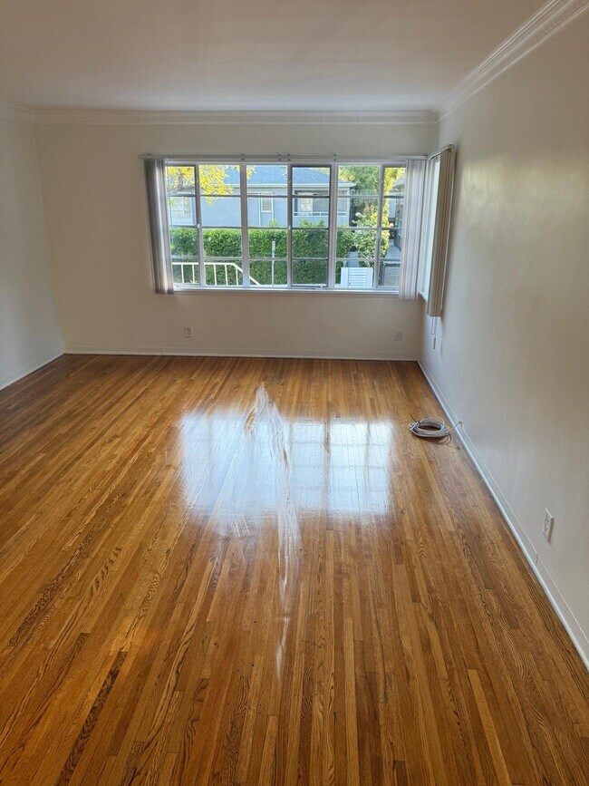 Sala de estar - 1114 N Sweetzer Ave