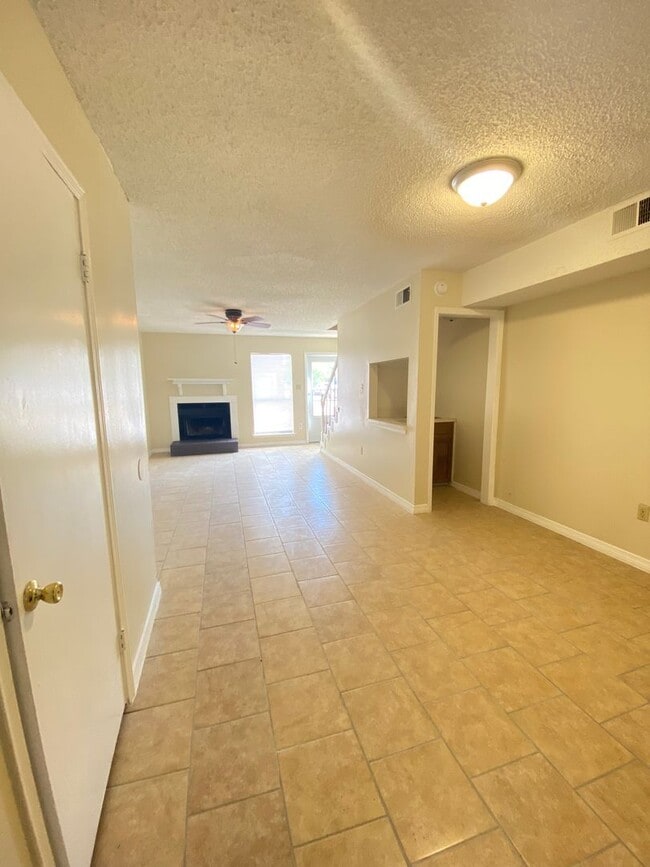 Building Photo - 3023 Toulon Dr