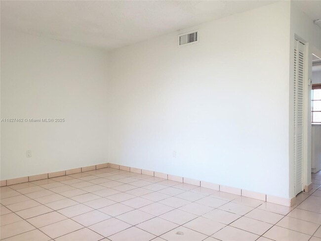 Building Photo - 311 SW 110th Ave