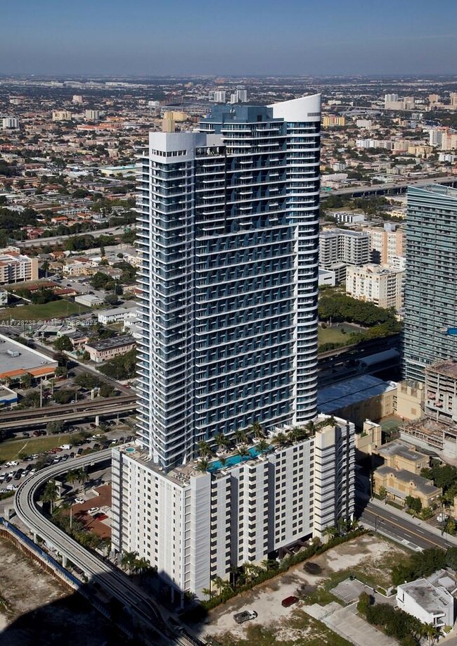 Foto del edificio - 60 SW 13th St