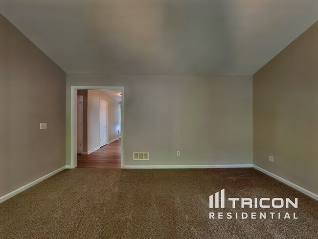 Building Photo - 3210 Arbor Oaks Dr SW