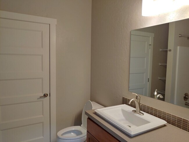 Foto del edificio - Beautiful Low Maintenance Home in Gated Co...