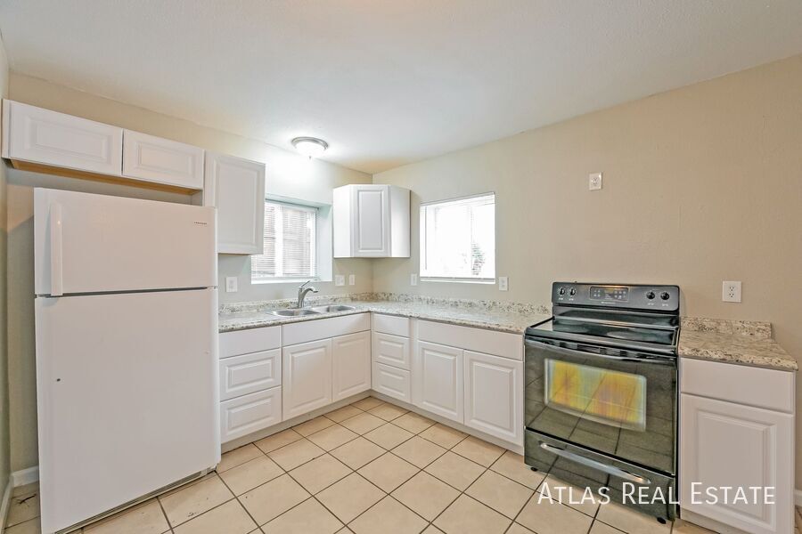 Photo - 4650 N Vine Street-B