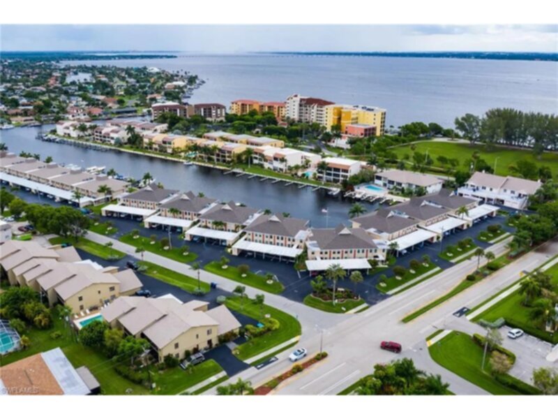 Foto principal - Waterfront Paradise for 55+ ; 2 Bed 2 Bath...