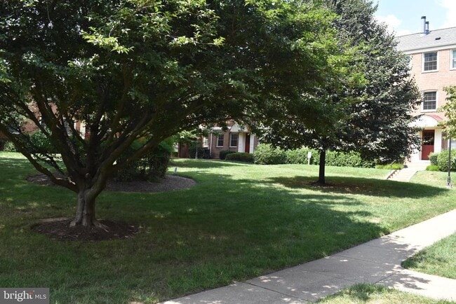 Building Photo - 2801 Arlington Blvd