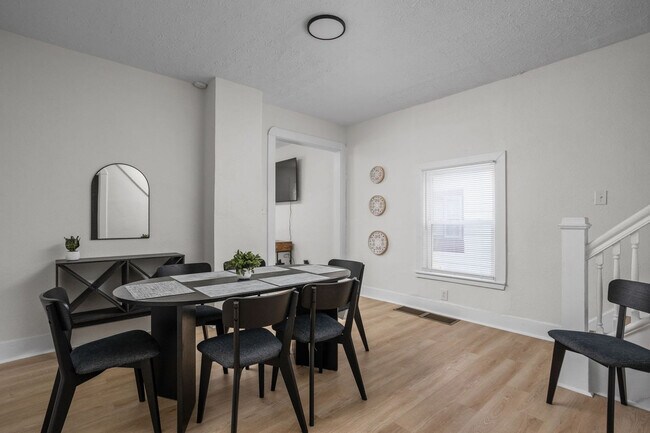 Foto del edificio - 211 N Addison St