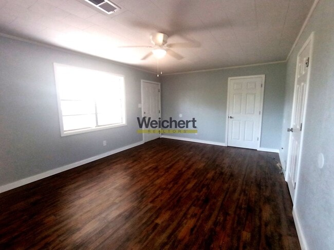 Foto del edificio - Remodeled 3bed/1bath with fenced backyard