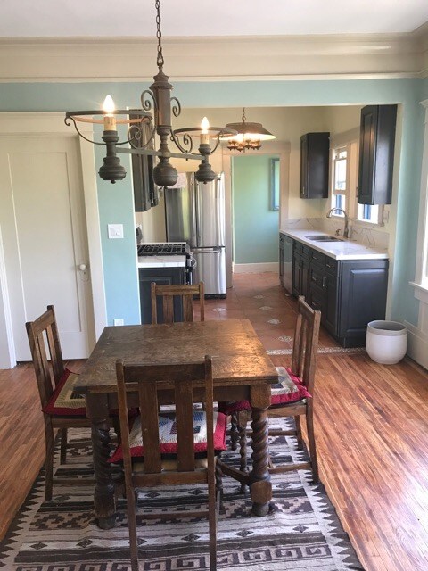 Dining room & kitchen - 2703 Kenwood Ave