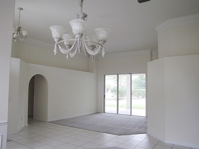 Building Photo - 1010 Worthington Spring Dr