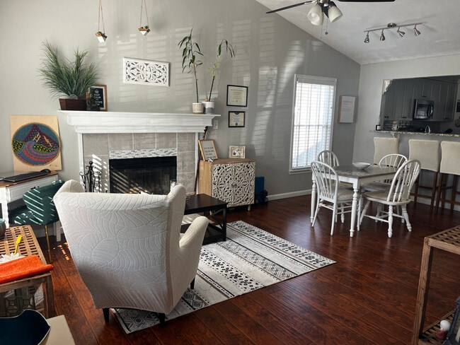 Building Photo - 1112 Bonfield Ct