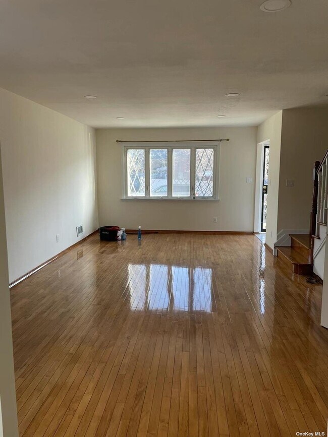 Foto del edificio - 124-03 25th Ave