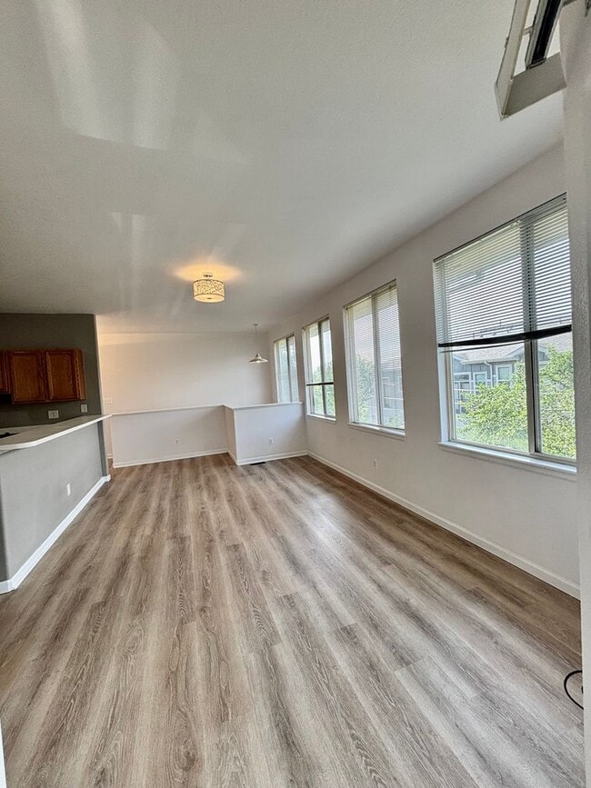 Building Photo - Spacious West Denver Townhome in Prime Location! Available Now!