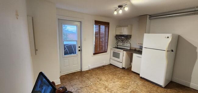 Building Photo - 5125 Rue Perras