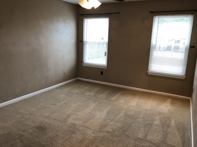 Building Photo - 305 Greenfield Crescent