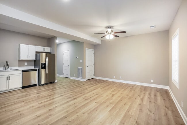 Foto del edificio - Charming Town Home with Attached Garage and Remote Access