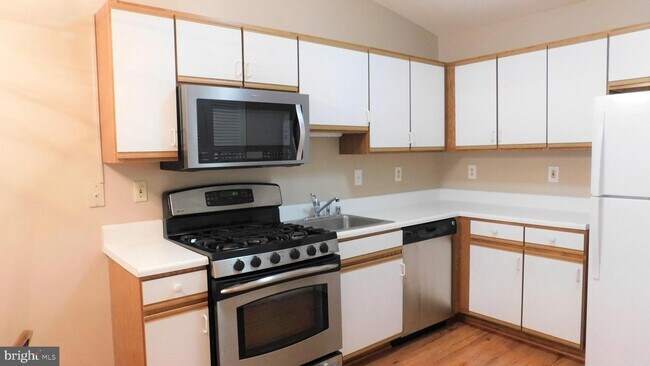 Building Photo - 1815 Vincenza Dr