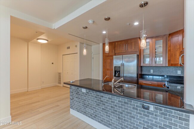 Building Photo - 7502 E Earll Dr