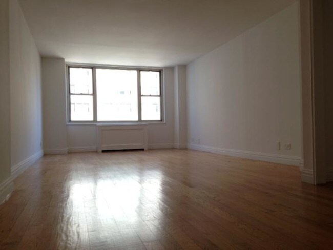 Building Photo - 168 E 34th St