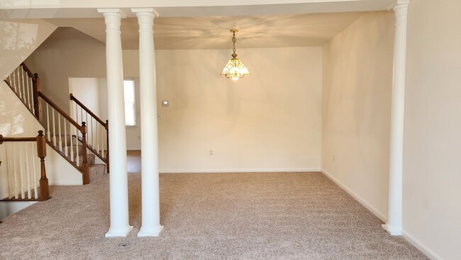 Building Photo - Spacious Townhouse in Kingstowne