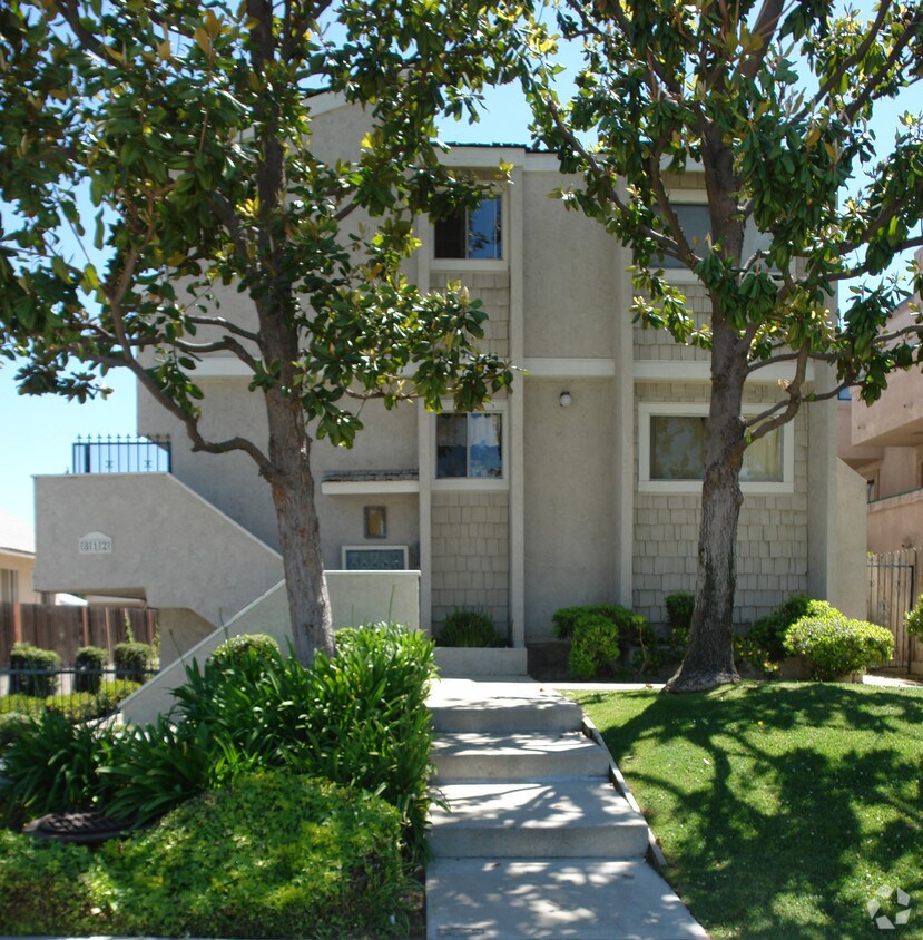 Foto principal - 812 S Marengo Ave