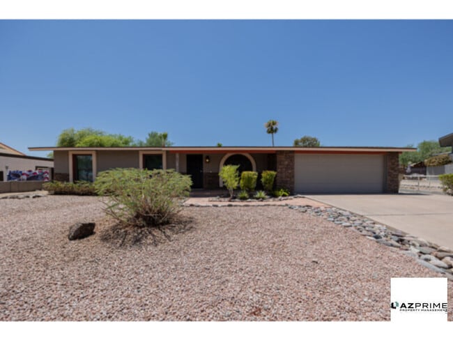 Building Photo - Fountain Hills Beauty - Stylish 3/2.5 Retr...