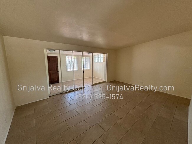Building Photo - Beautiful 4 Bedroom 3 Bath Brick House for...