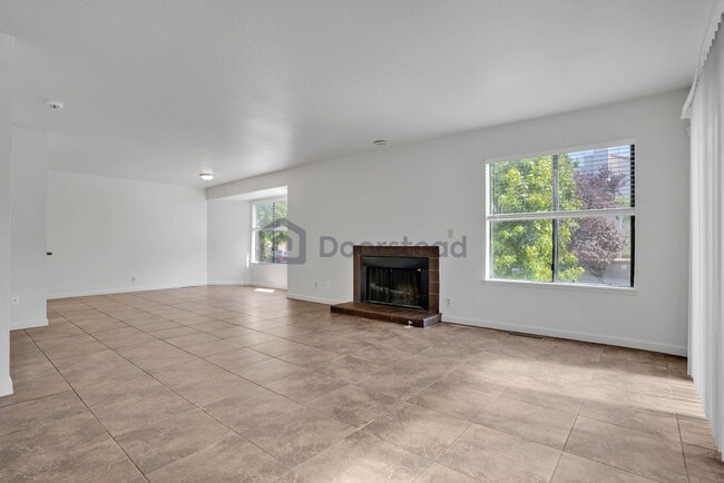 Building Photo - 1704 Dalessi Dr